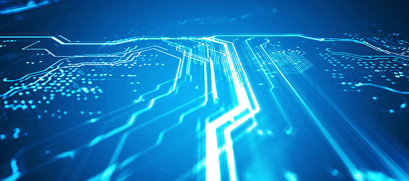 新能源高壓線束是指用于傳輸高壓電力和信號(hào)的電線束，通常用于電動(dòng)汽車、混合動(dòng)力汽車和其他新能源設(shè)備中。與傳統(tǒng)汽車相比，新能源車輛使用更高電壓的電力系統(tǒng)，因此需要使用高壓線束來(lái)傳輸電能。